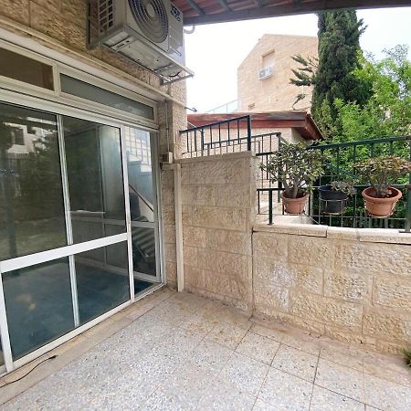 דירת גן מרווחת במיקום מעולה עם נטפליקס חינמי Ma'ale Adumim Exterior foto