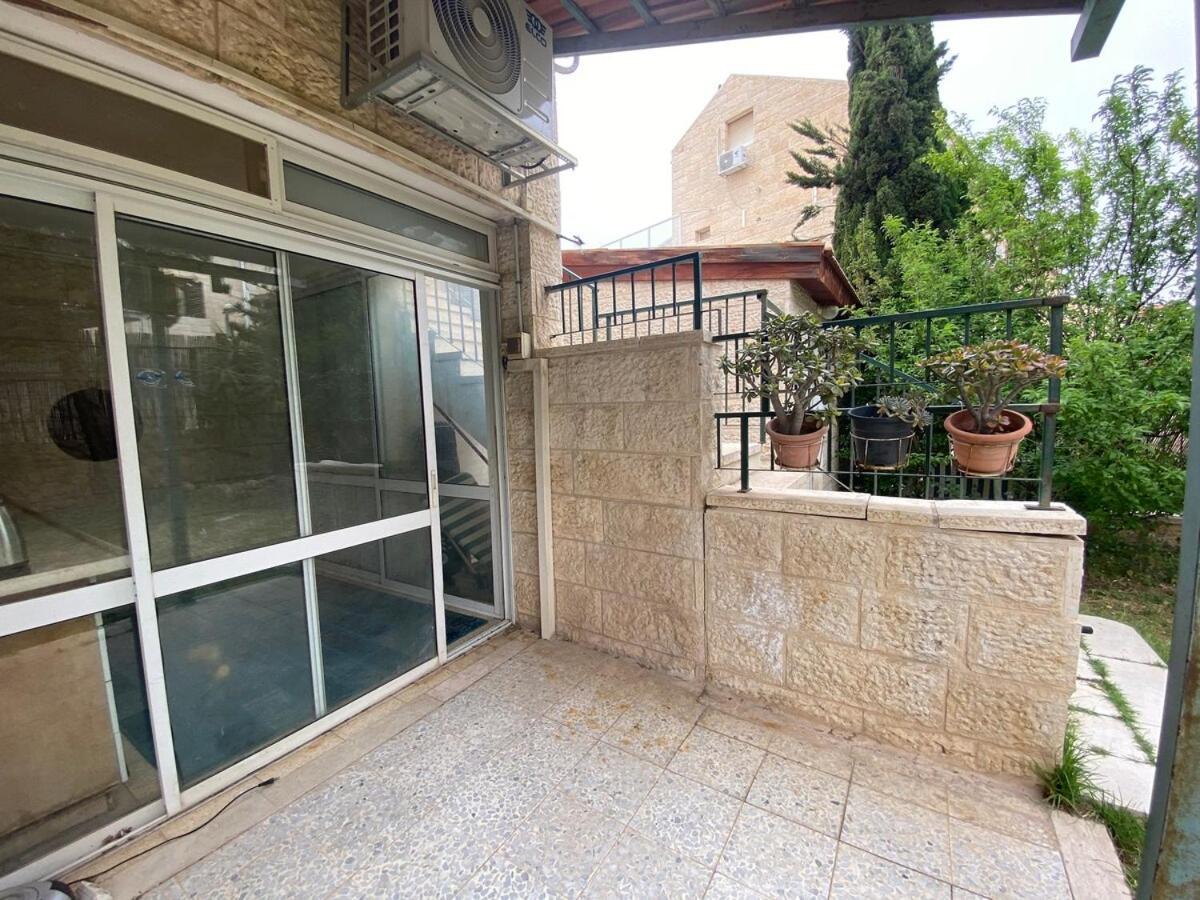 דירת גן מרווחת במיקום מעולה עם נטפליקס חינמי Ma'ale Adumim Exterior foto