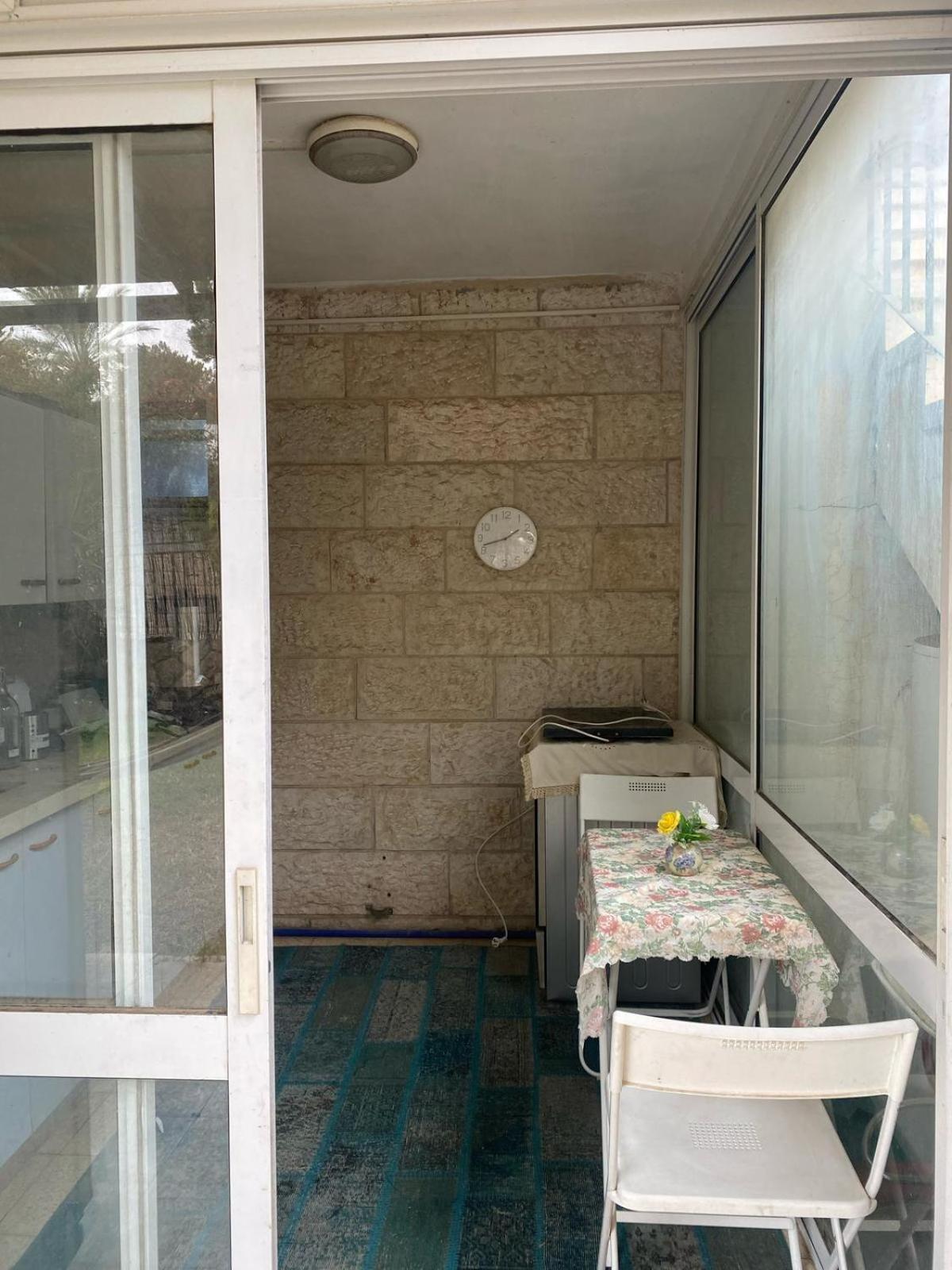 דירת גן מרווחת במיקום מעולה עם נטפליקס חינמי Ma'ale Adumim Exterior foto